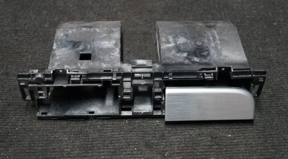 Glove box