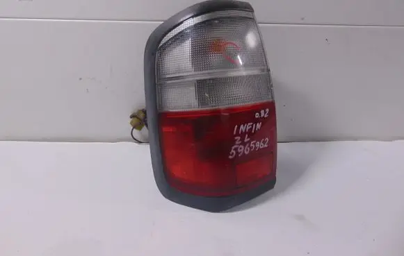 Infiniti QX4 Rear/tail lights 265551W326