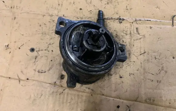 Opel Astra F Vacuum pump 0252738