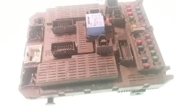 Citroen C5 Fuse module 963466180