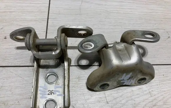 Toyota Hilux (AN10, AN20, AN30) Rear door hinge set 