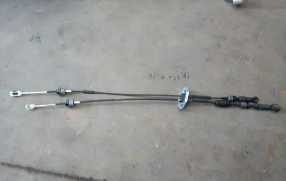 KIA Sportage Gear shift cable linkage
