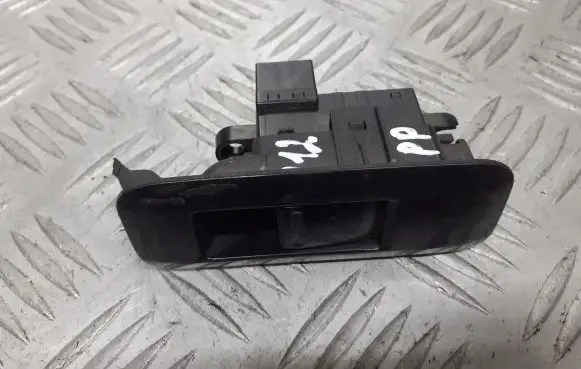Nissan Primera Electric window control switch 25411-AV600