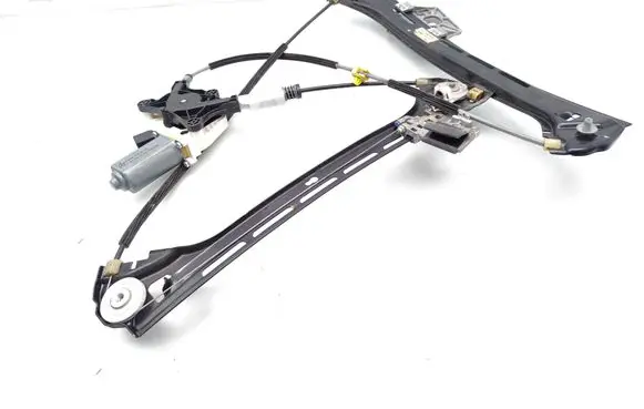 Mercedes-Benz E A207 Front door window regulator with motor A2077200546 934532102 977647107
