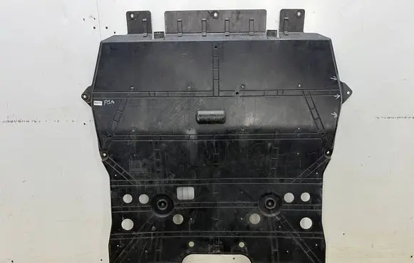 Opel Vivaro Engine splash shield/under tray 9806821580 9678271280 9678271180