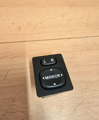 Wing mirror switch