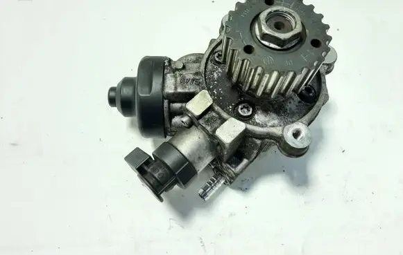 Volkswagen PASSAT B8 Fuel injection high pressure pump 04L130755D