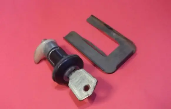 Ford Escort Tailgate exterior lock 961