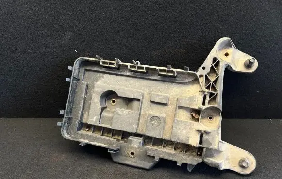 Volkswagen Touran I Battery tray 1K0815333B