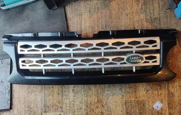 Land Rover Discovery 4 - LR4 Front bumper upper radiator grill AH228138BW