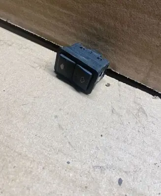 BMW 5 E39 Electric window control switch 8368974