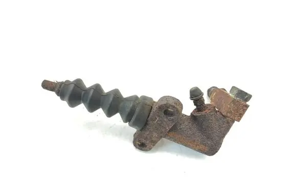 Clutch slave cylinder