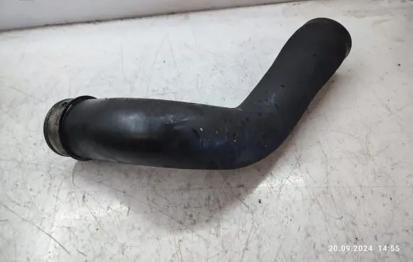 Jeep Grand Cherokee (WK) Air intake hose/pipe