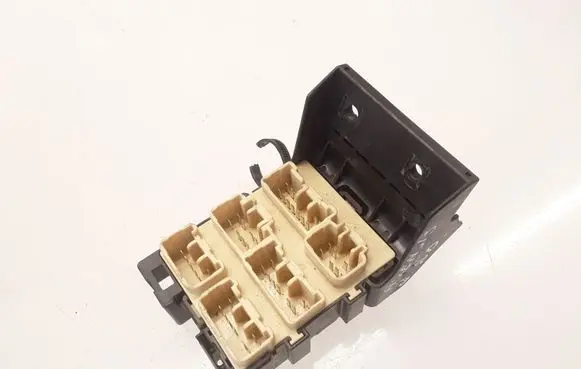 Toyota Avensis T250 Fuse box set 8273405030