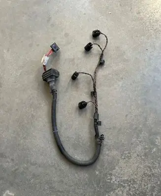 BMW 5 F10 F11 Fuel injector wires 7360616 736061604B