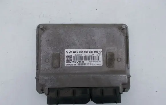 Volkswagen Golf VII Engine control unit/module 06A906033MN