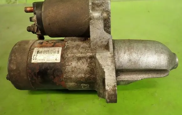 Subaru Forester SF Starter motor M000T83981