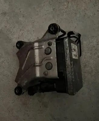 BMW 5 G30 G31 ABS Pump 6889164