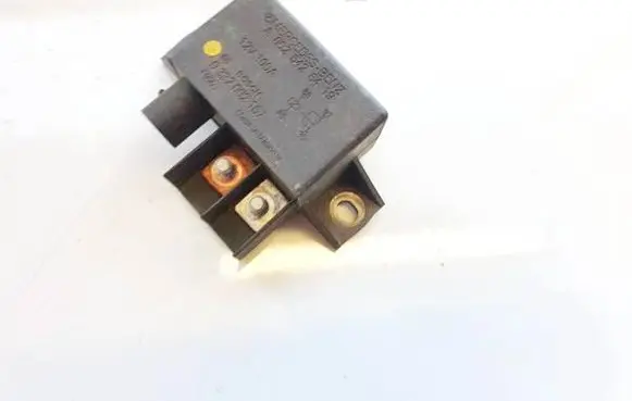 Mercedes-Benz CLS C219 Glow plug pre-heat relay A0025426419 0332002167