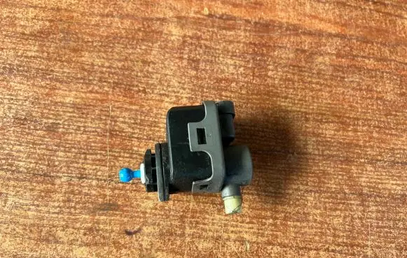 Nissan Qashqai+2 Headlight level adjustment motor 7700420737