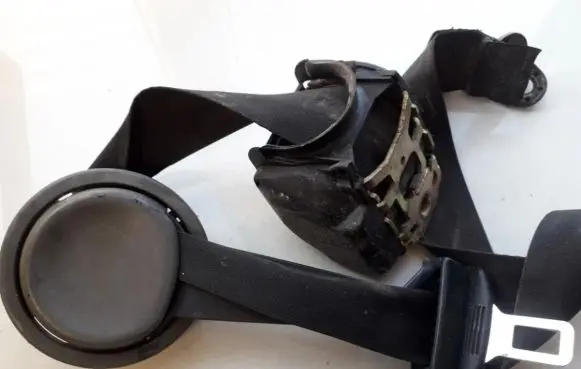 Audi 100 S4 C4 Middle seatbelt (rear) 4A5857709E