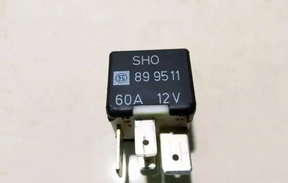 Audi A4 S4 B5 8D Other relay 899511 443951253j