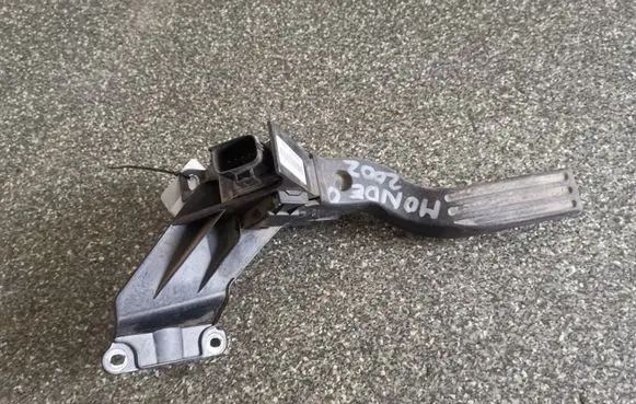 Ford Mondeo Mk III Accelerator throttle pedal 2S719F836DA