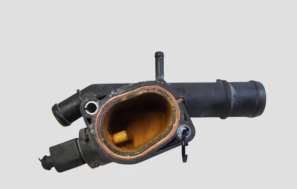 Volkswagen PASSAT B6 Engine coolant pipe/hose 03L121132