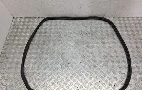 Toyota Avensis T270 Loading door rubber seal (on body) 6788105060