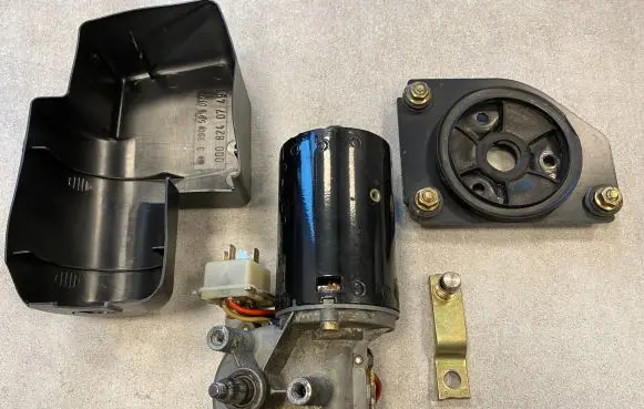 Mercedes-Benz G W461 W463 1st Gen Wiper motor A0028204442