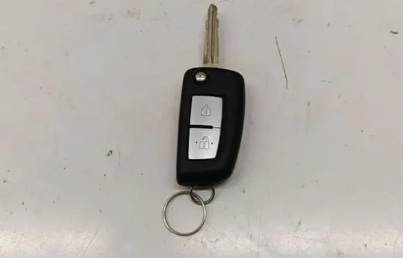 Nissan Juke II F16 Ignition key/card 