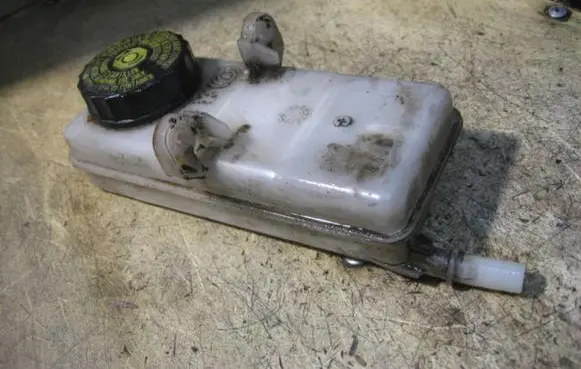 Peugeot 307 Clutch fluid reservoir/tank 0204224574