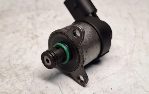 BMW 1 E81 E87 Fuel pressure sensor 0928400560 13517787186