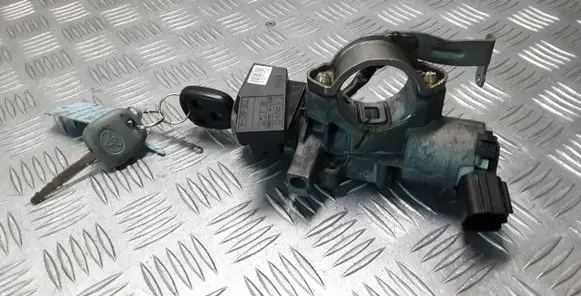 Toyota Avensis T250 Ignition lock 8978305010