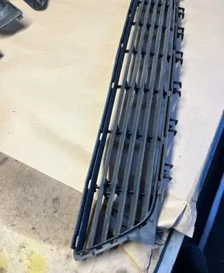 Opel Corsa C Front bumper lower grill 464549018 13120833