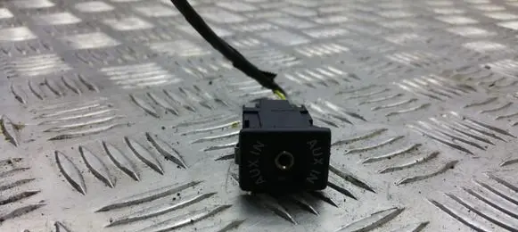 Volkswagen Tiguan AUX in-socket connector 5M0035724