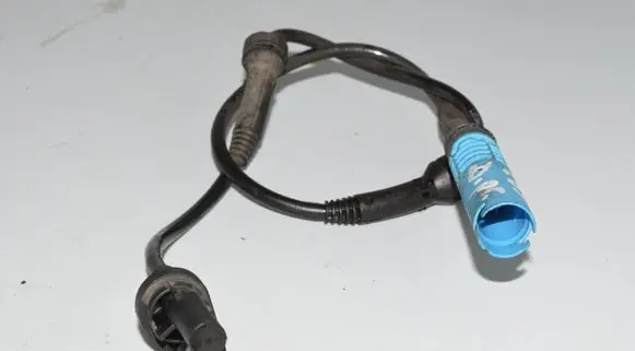 BMW 6 E63 E64 ABS brake wheel speed sensor 6908705