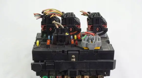 Peugeot 308 Fuse module 9664055580
