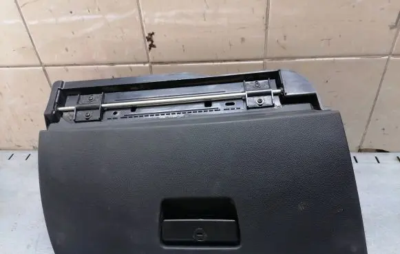 BMW 3 E90 E91 Glove box 7075479 7120408 7075477