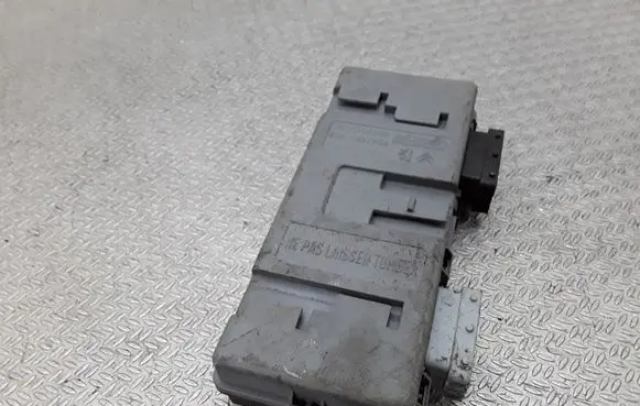 Peugeot 607 Seat control module 9638960380