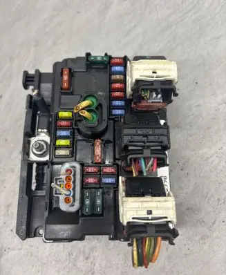 Peugeot 308 BSM Control unit 9667199780