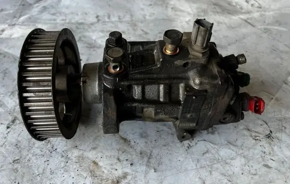 Toyota RAV 4 (XA20) Fuel injection high pressure pump 2210027010 09730000188 02F048981