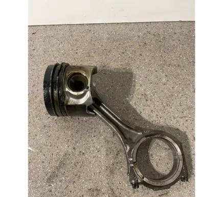 Audi A8 S8 D4 4H Piston with connecting rod 83L82