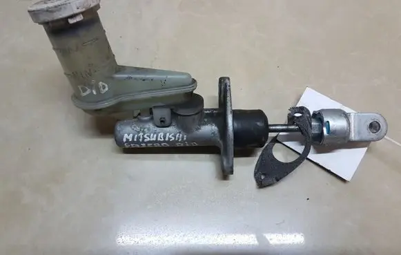 Mitsubishi Pajero Clutch master cylinder