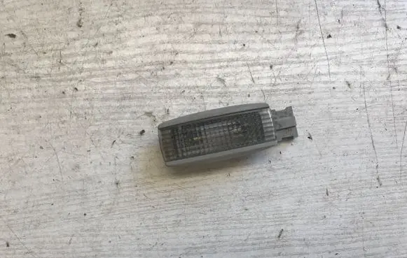 Volkswagen PASSAT B5 Other interior light 3B0947113