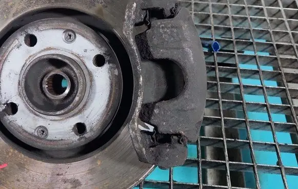 Front brake caliper
