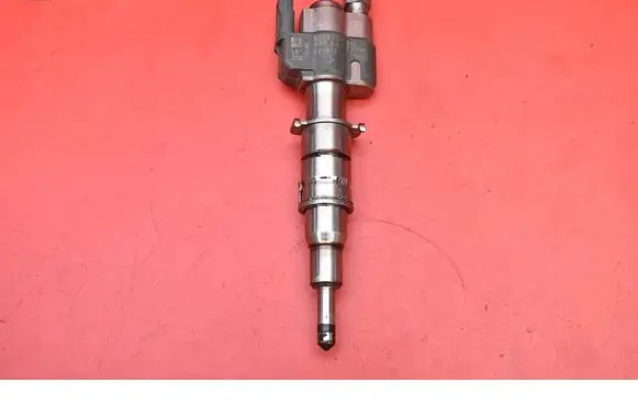BMW 1 E82 E88 Fuel injector 758904811