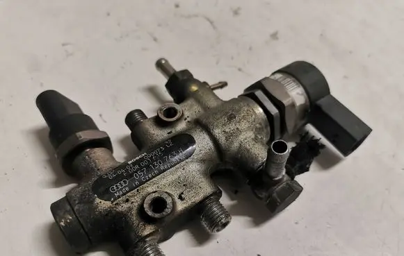 Audi A8 S8 D3 4E Fuel main line pipe 057130763H