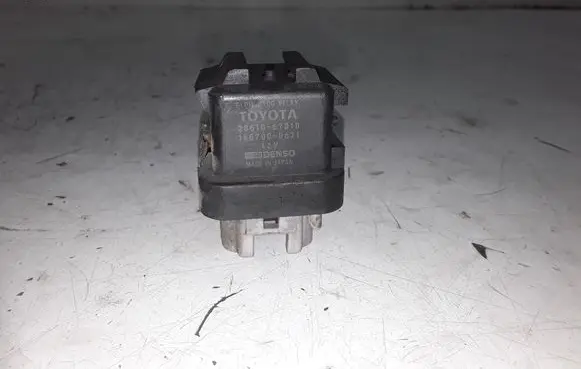Toyota Avensis Verso Glow plug pre-heat relay 2861067010
