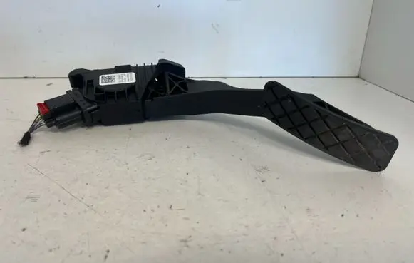 Volkswagen Tiguan Accelerator throttle pedal 5Q2723503D